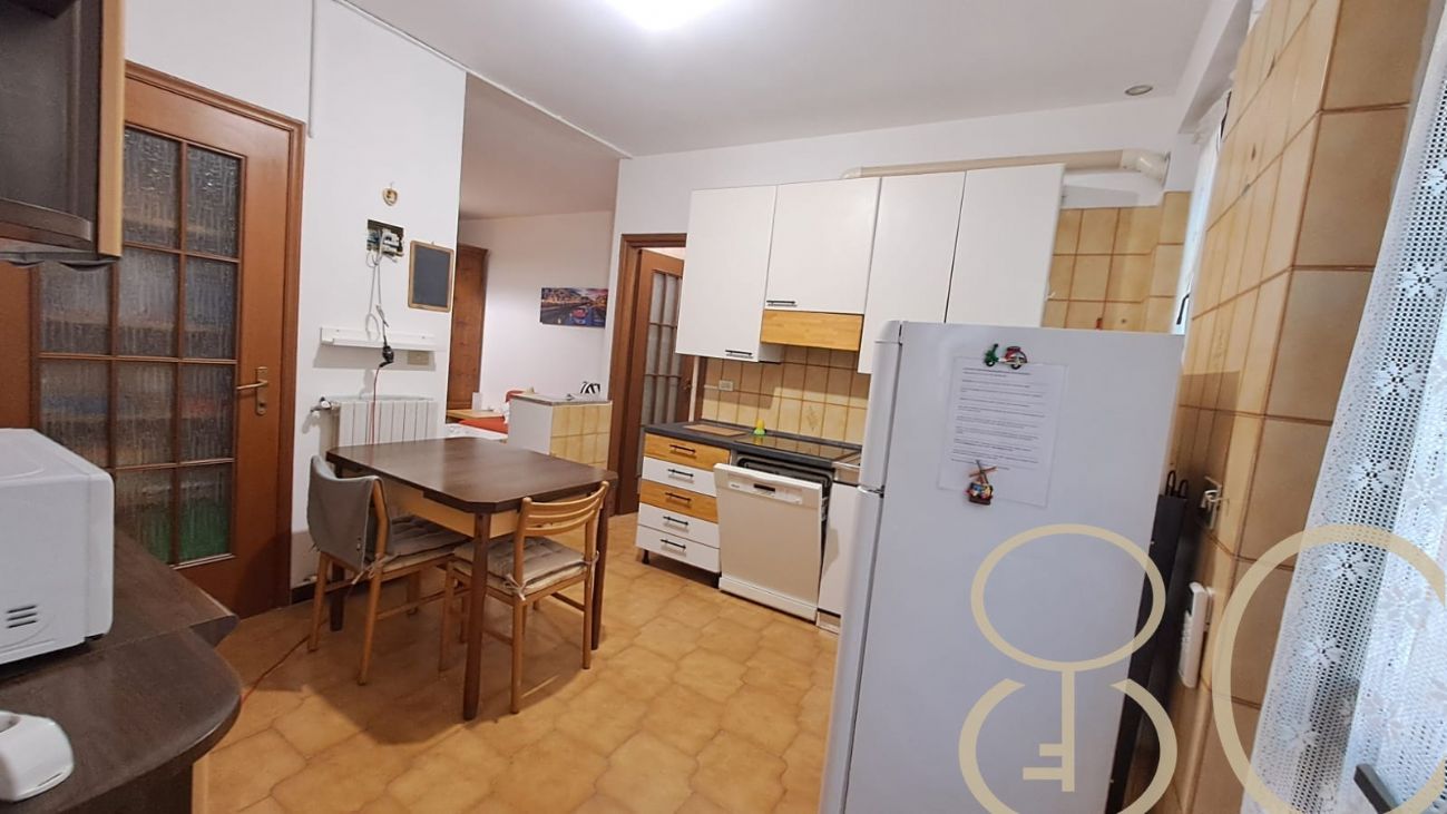TRILOCALE CON TERRAZZO