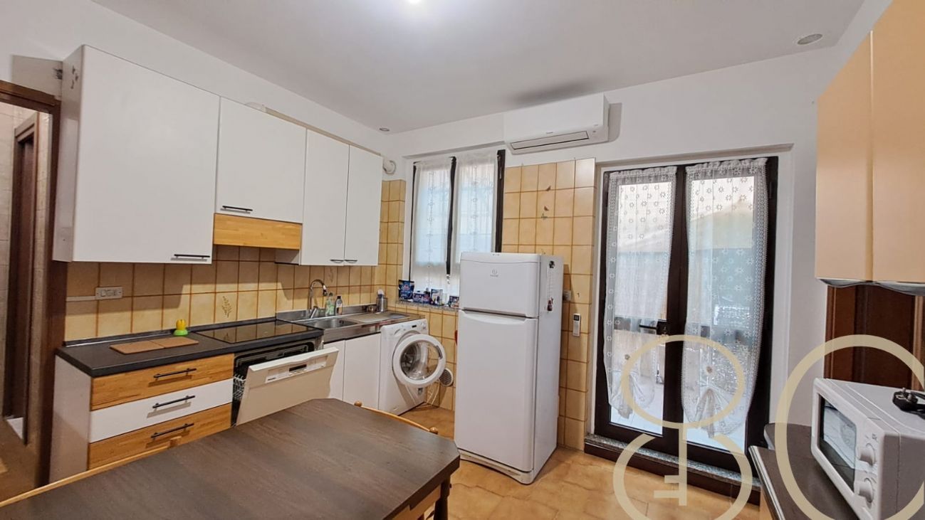 TRILOCALE CON TERRAZZO