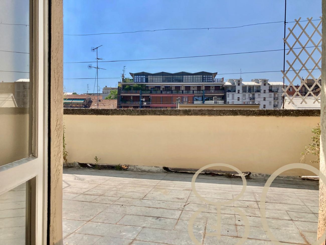 TRILOCALE CON TERRAZZO
