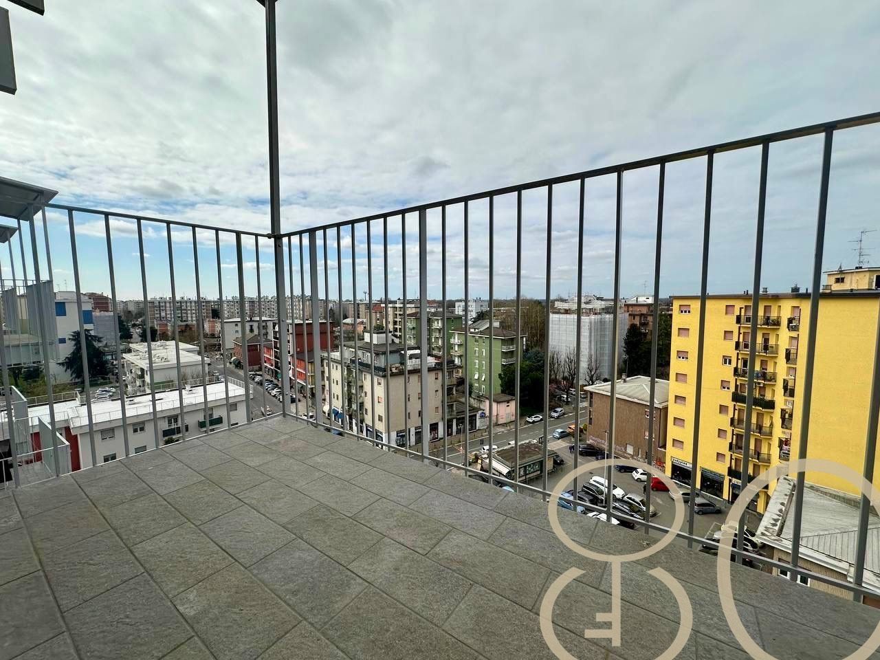 TRILOCALE PIANO ALTO DOPPIO BALCONE E BOX