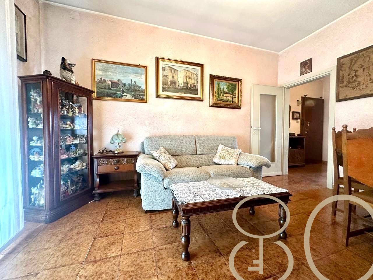 TRILOCALE PIANO ALTO DOPPIO BALCONE E BOX