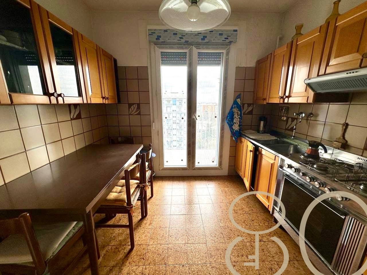 TRILOCALE PIANO ALTO DOPPIO BALCONE E BOX