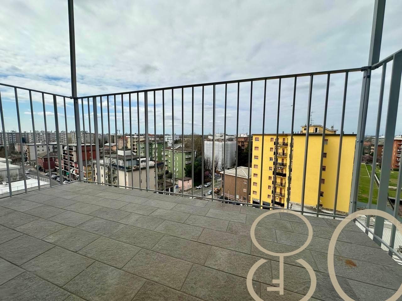 TRILOCALE PIANO ALTO DOPPIO BALCONE E BOX