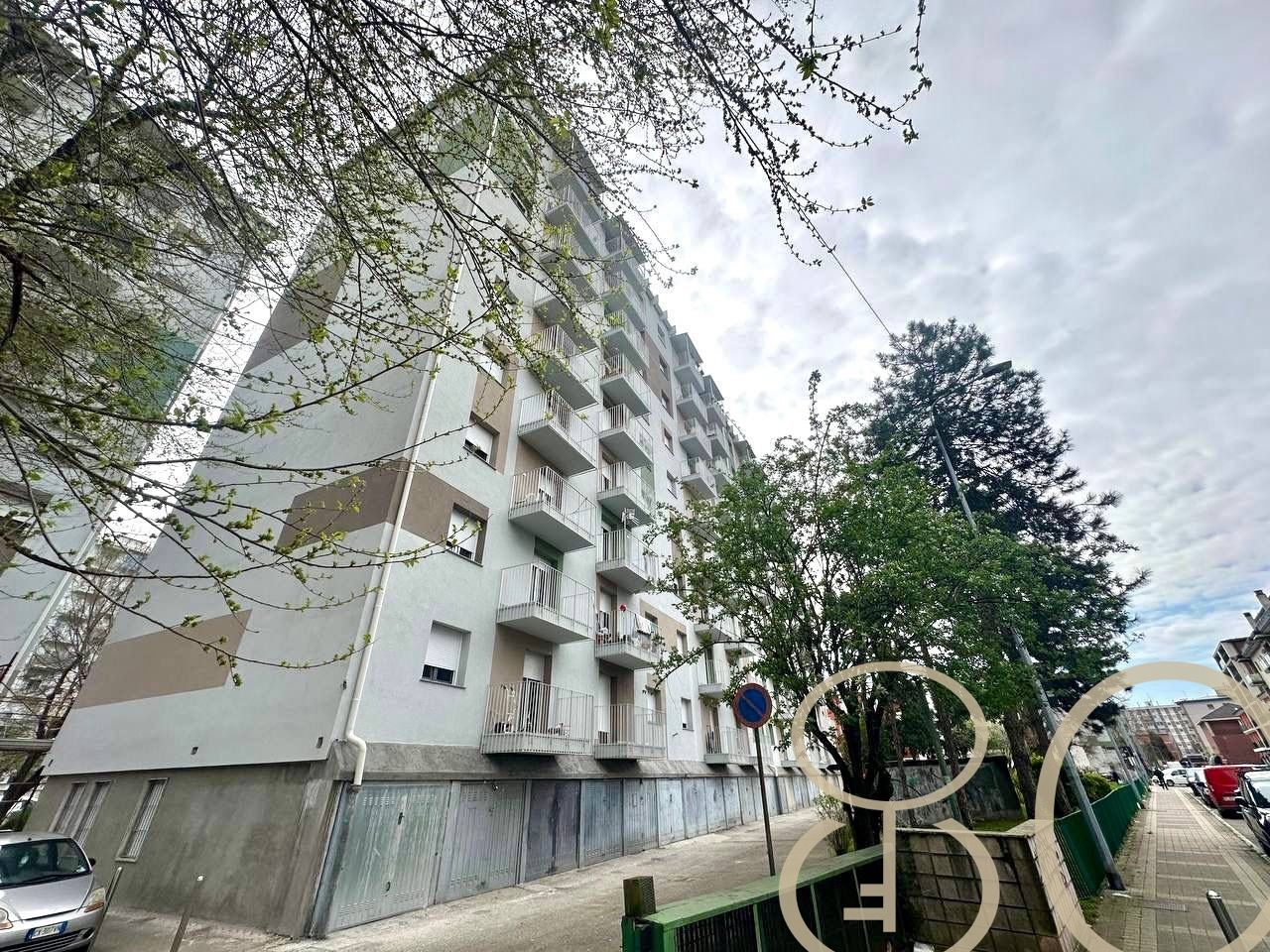 TRILOCALE PIANO ALTO DOPPIO BALCONE E BOX