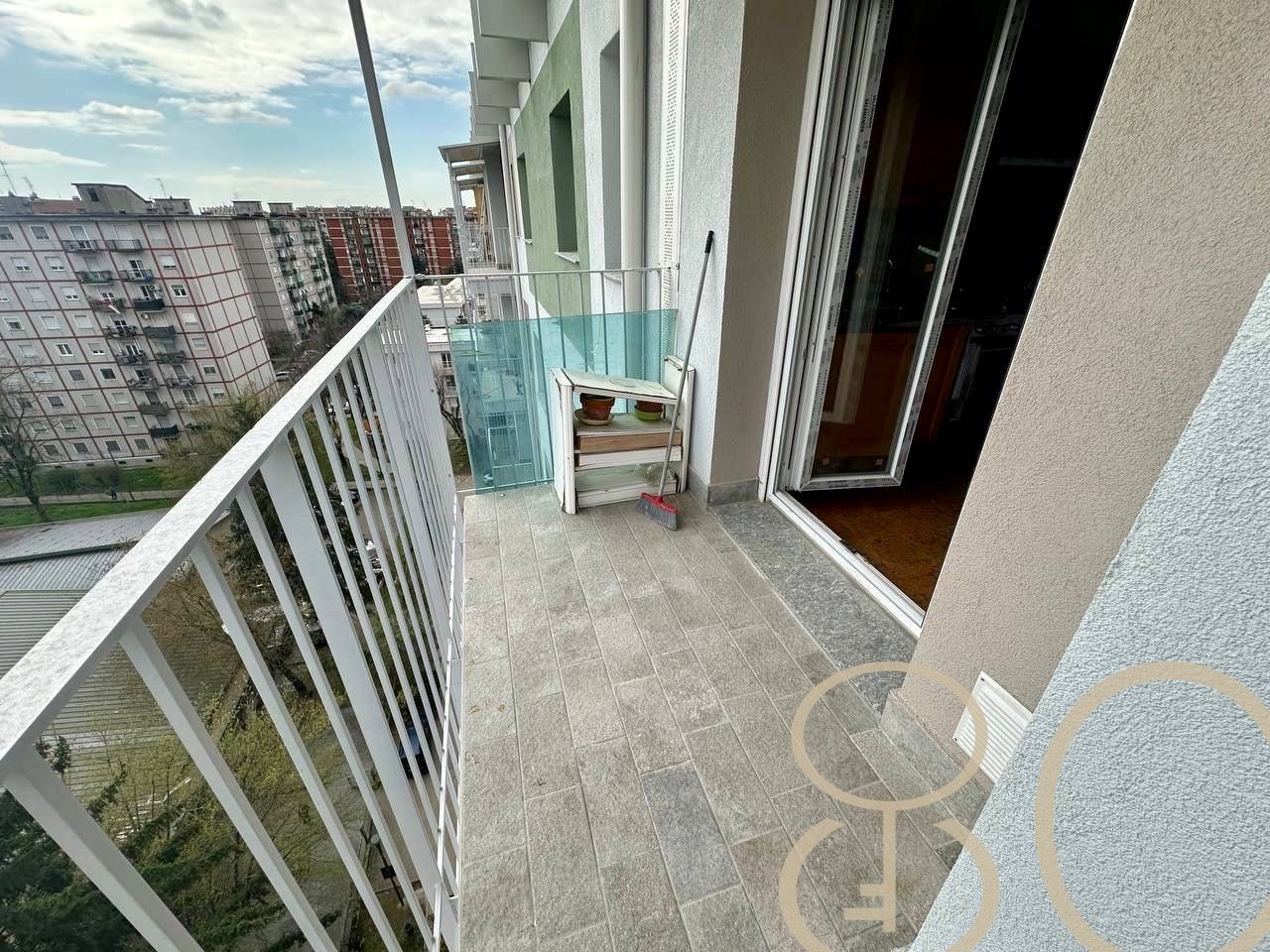 TRILOCALE PIANO ALTO DOPPIO BALCONE E BOX