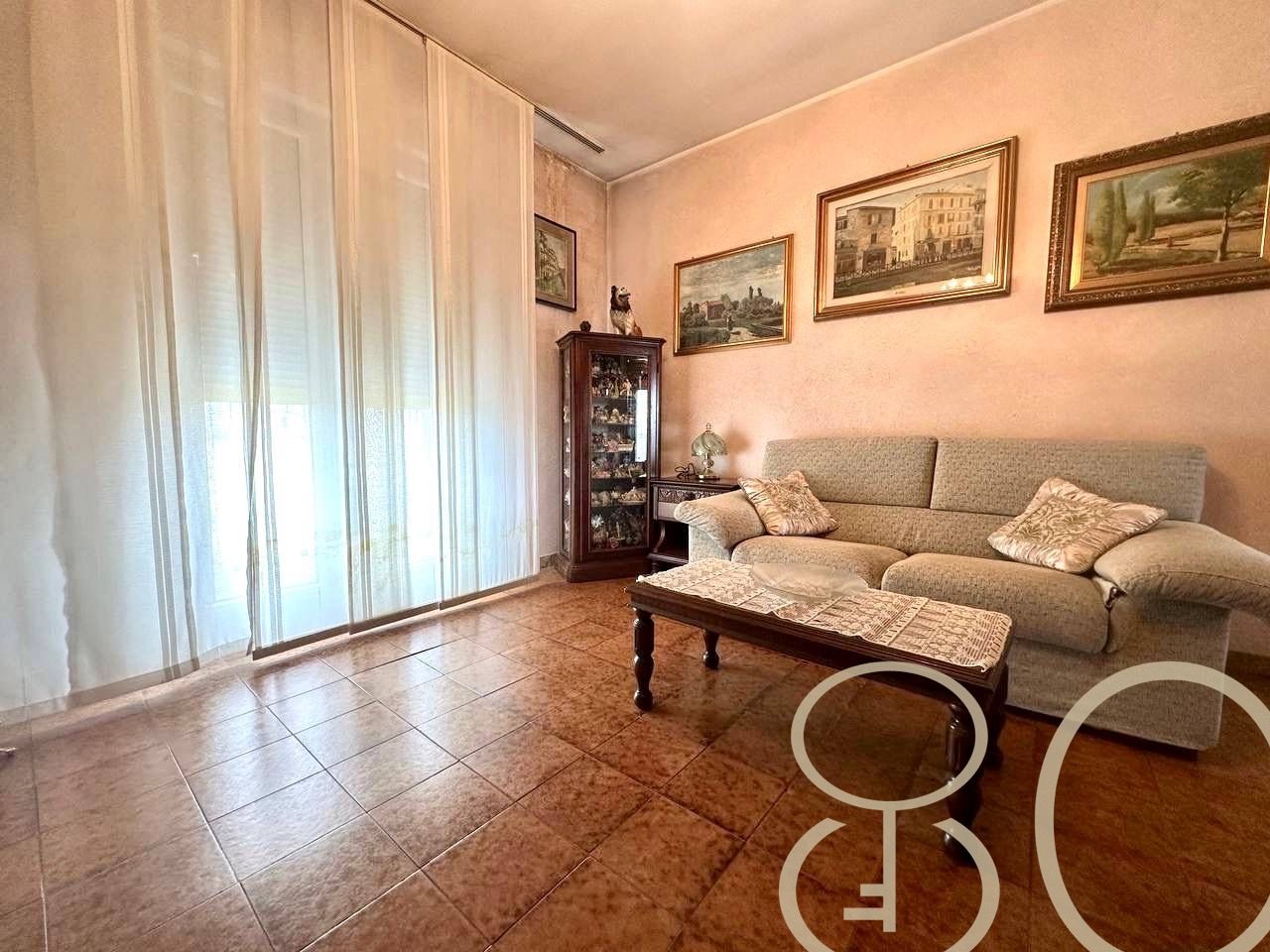 TRILOCALE PIANO ALTO DOPPIO BALCONE E BOX