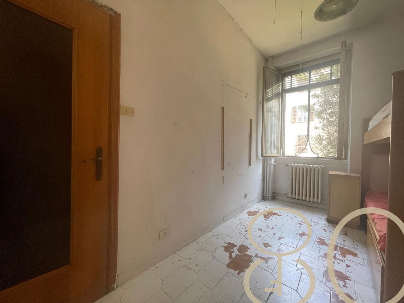 TRILOCALE CON BALCONE E AMPIA CANTINA DI PERTINENZA