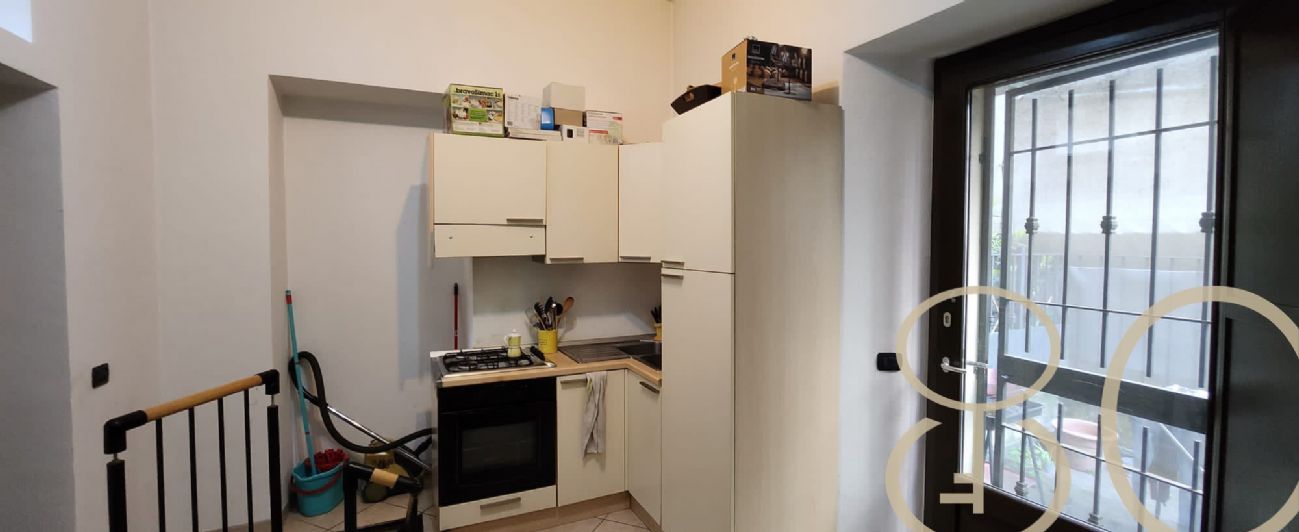 BILOCALE CON CORTILE PRIVATO E TAVERNA