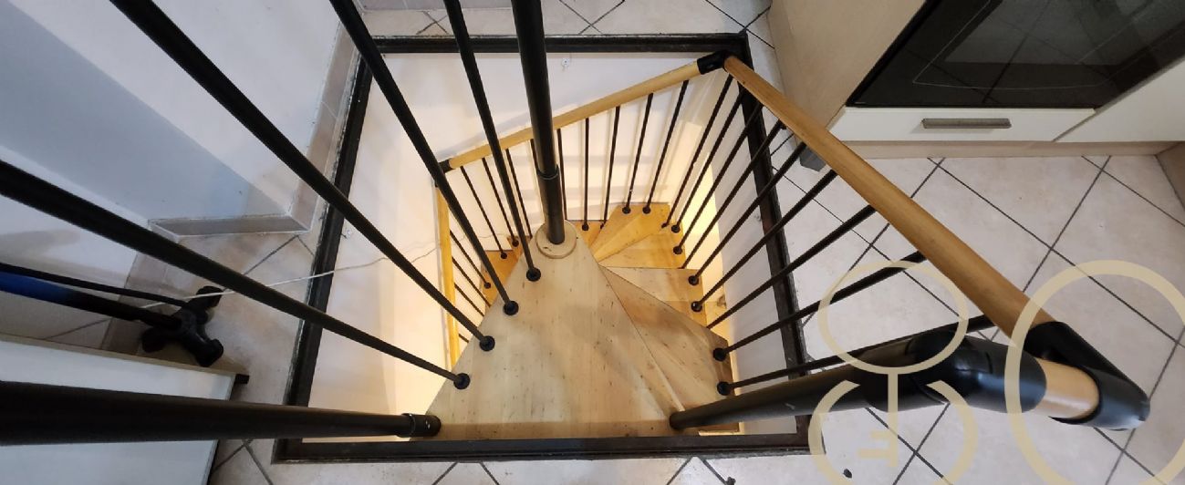 BILOCALE CON CORTILE PRIVATO E TAVERNA
