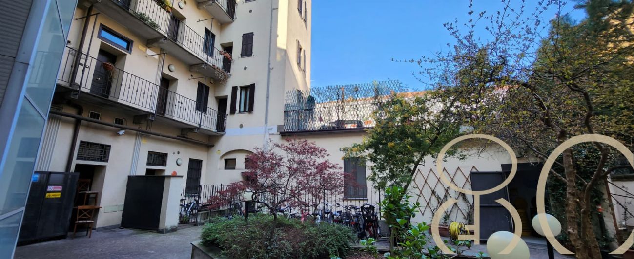 BILOCALE CON CORTILE PRIVATO E TAVERNA