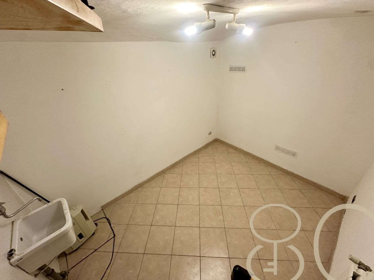 BILOCALE CON CORTILE PRIVATO E CANTINA COLLEGATA