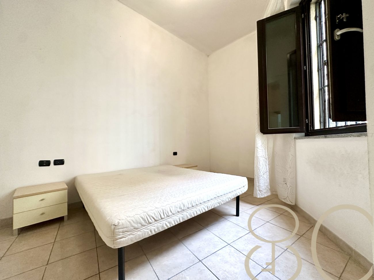 BILOCALE CON CORTILE PRIVATO E CANTINA COLLEGATA