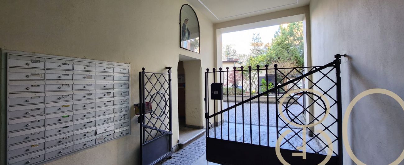 BILOCALE CON CORTILE PRIVATO E TAVERNA