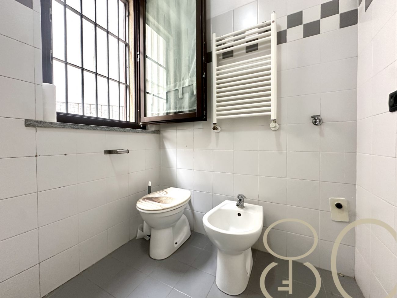 BILOCALE CON CORTILE PRIVATO E CANTINA COLLEGATA