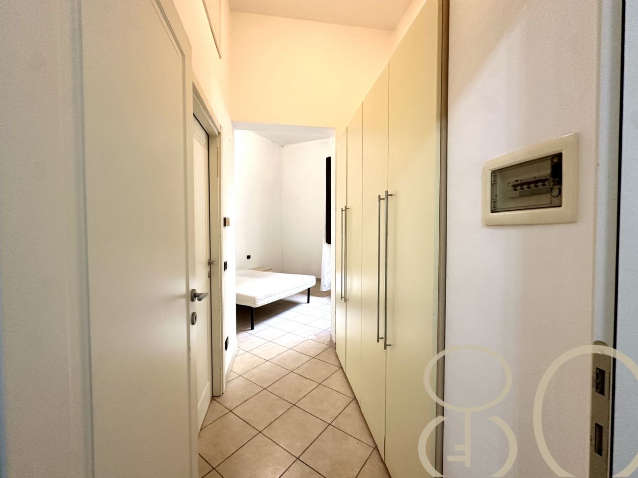 BILOCALE CON CORTILE PRIVATO E CANTINA COLLEGATA