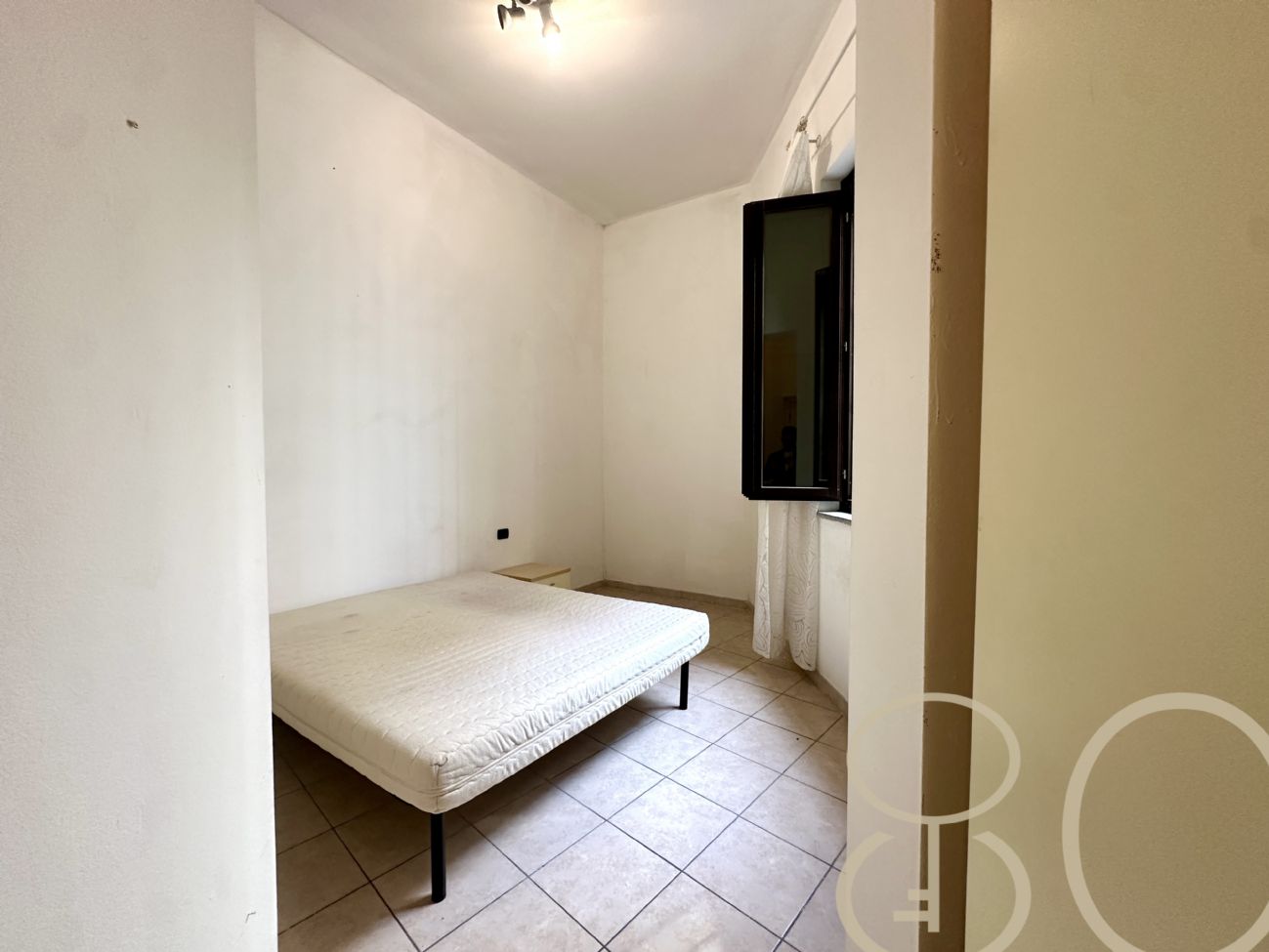 BILOCALE CON CORTILE PRIVATO E CANTINA COLLEGATA