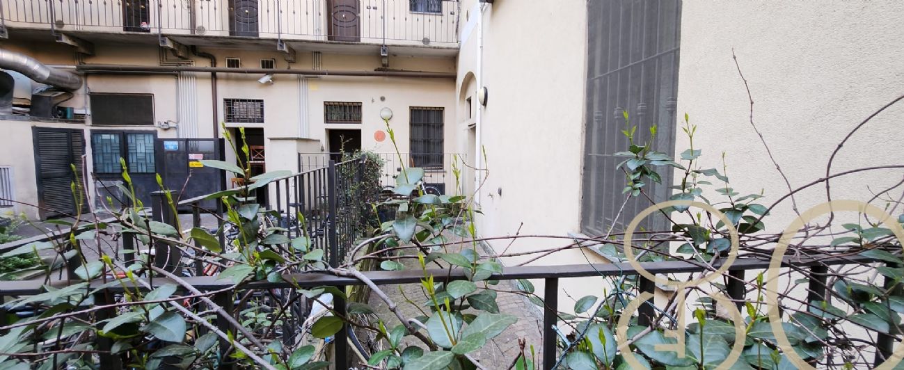 BILOCALE CON CORTILE PRIVATO E TAVERNA