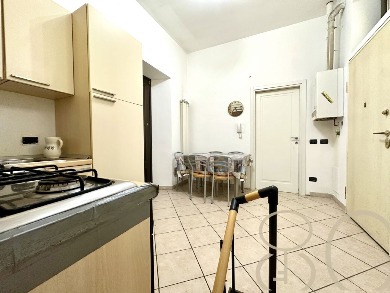 BILOCALE CON CORTILE PRIVATO E CANTINA COLLEGATA