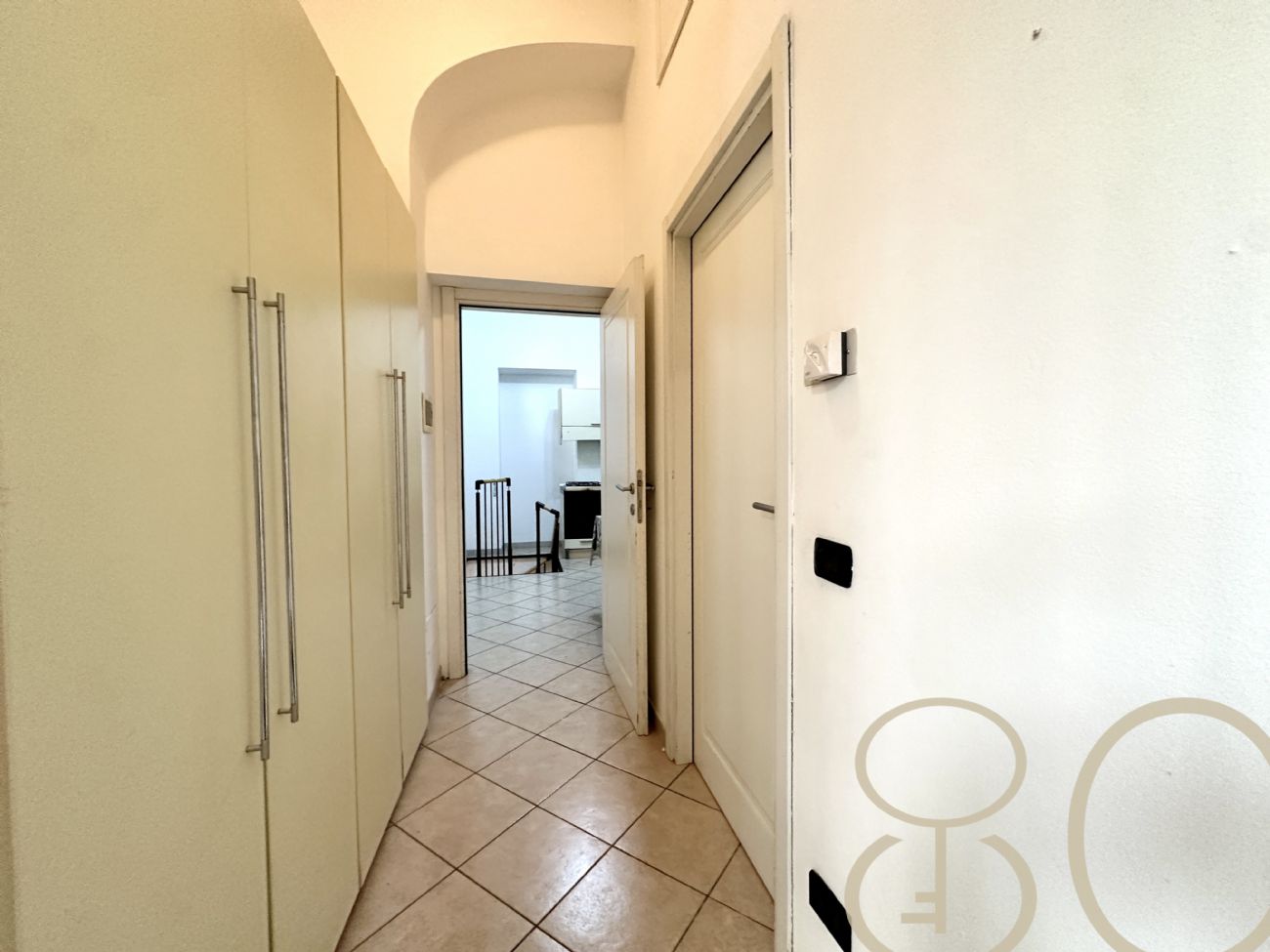 BILOCALE CON CORTILE PRIVATO E CANTINA COLLEGATA