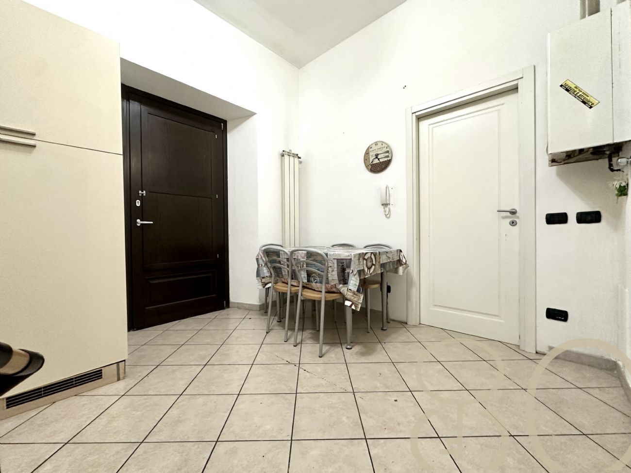 BILOCALE CON CORTILE PRIVATO E CANTINA COLLEGATA