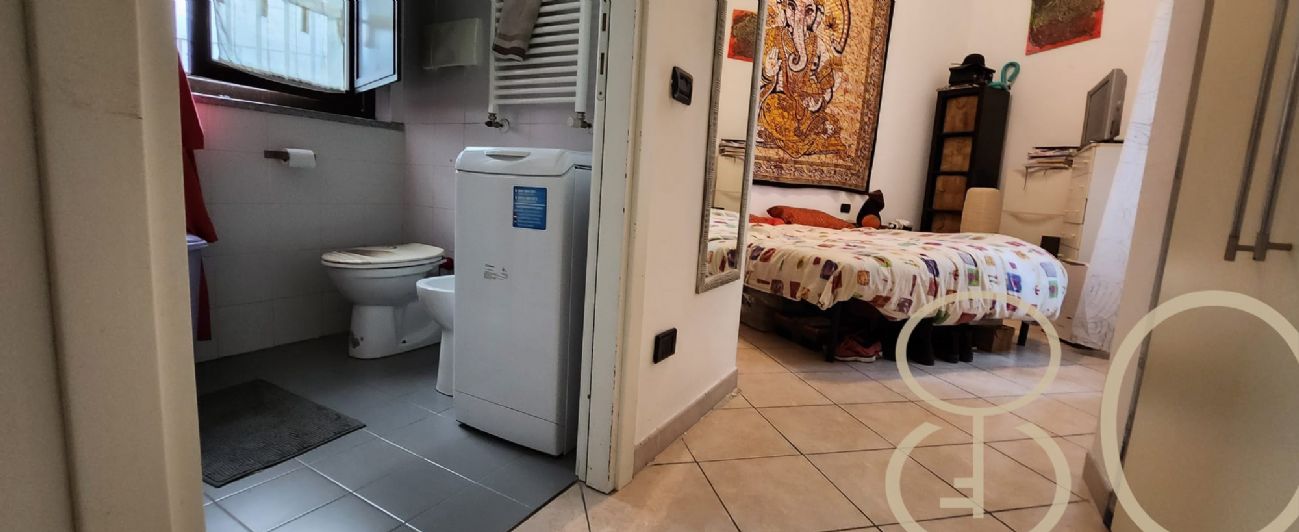BILOCALE CON CORTILE PRIVATO E TAVERNA
