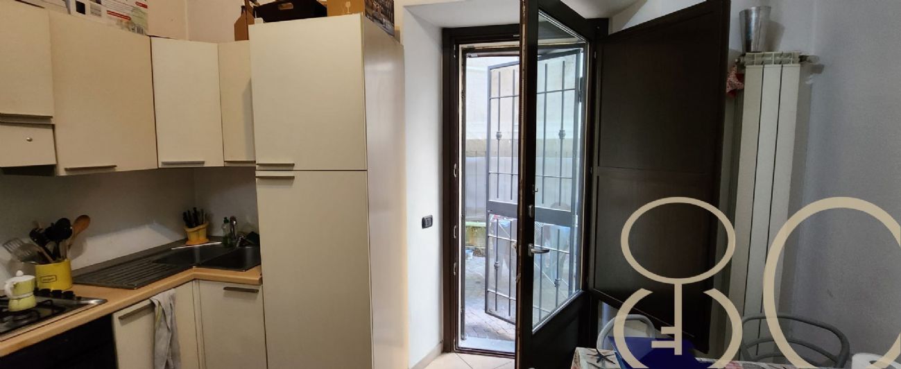 BILOCALE CON CORTILE PRIVATO E TAVERNA