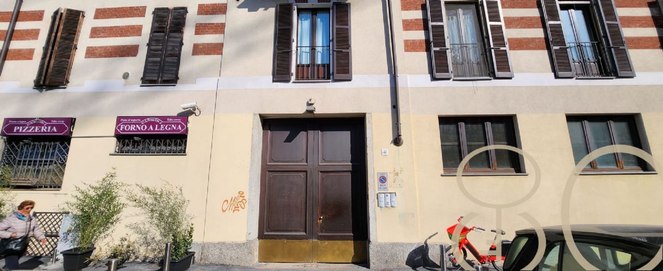 BILOCALE CON CORTILE PRIVATO E TAVERNA