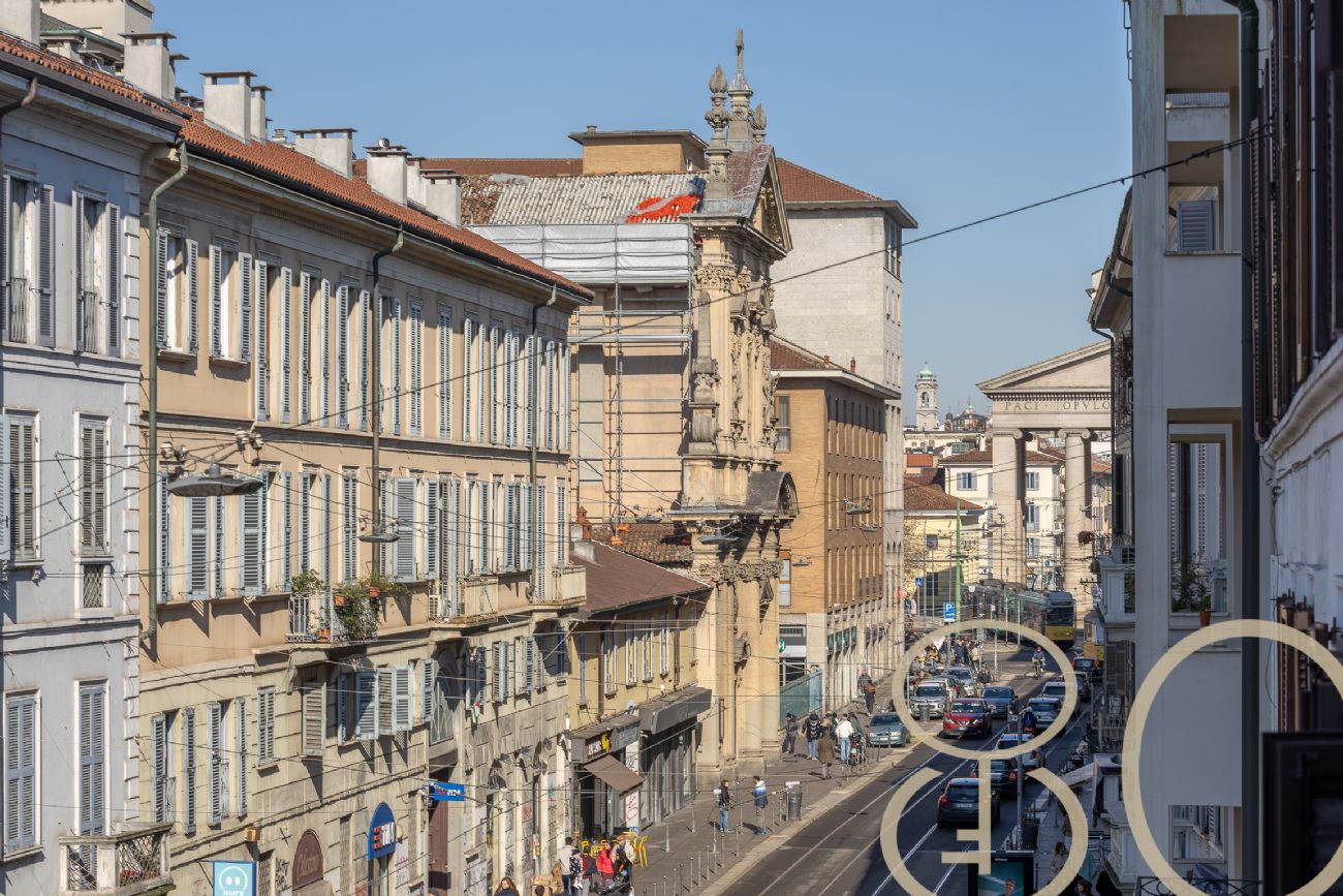 TRILOCALE CON BALCONE CORSO SAN GOTTARDO