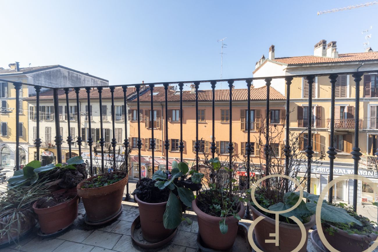 TRILOCALE CON BALCONE CORSO SAN GOTTARDO