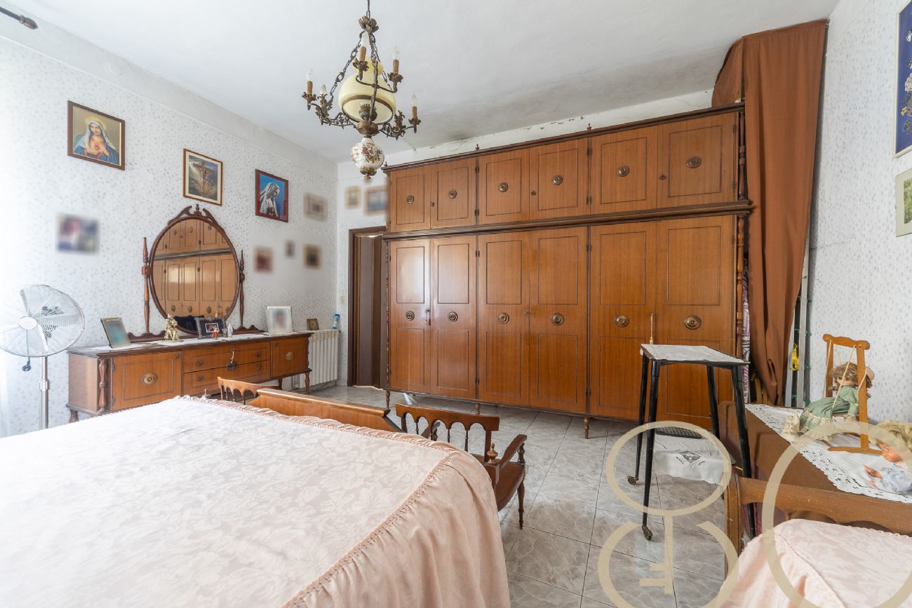 TRILOCALE CON BALCONE CORSO SAN GOTTARDO