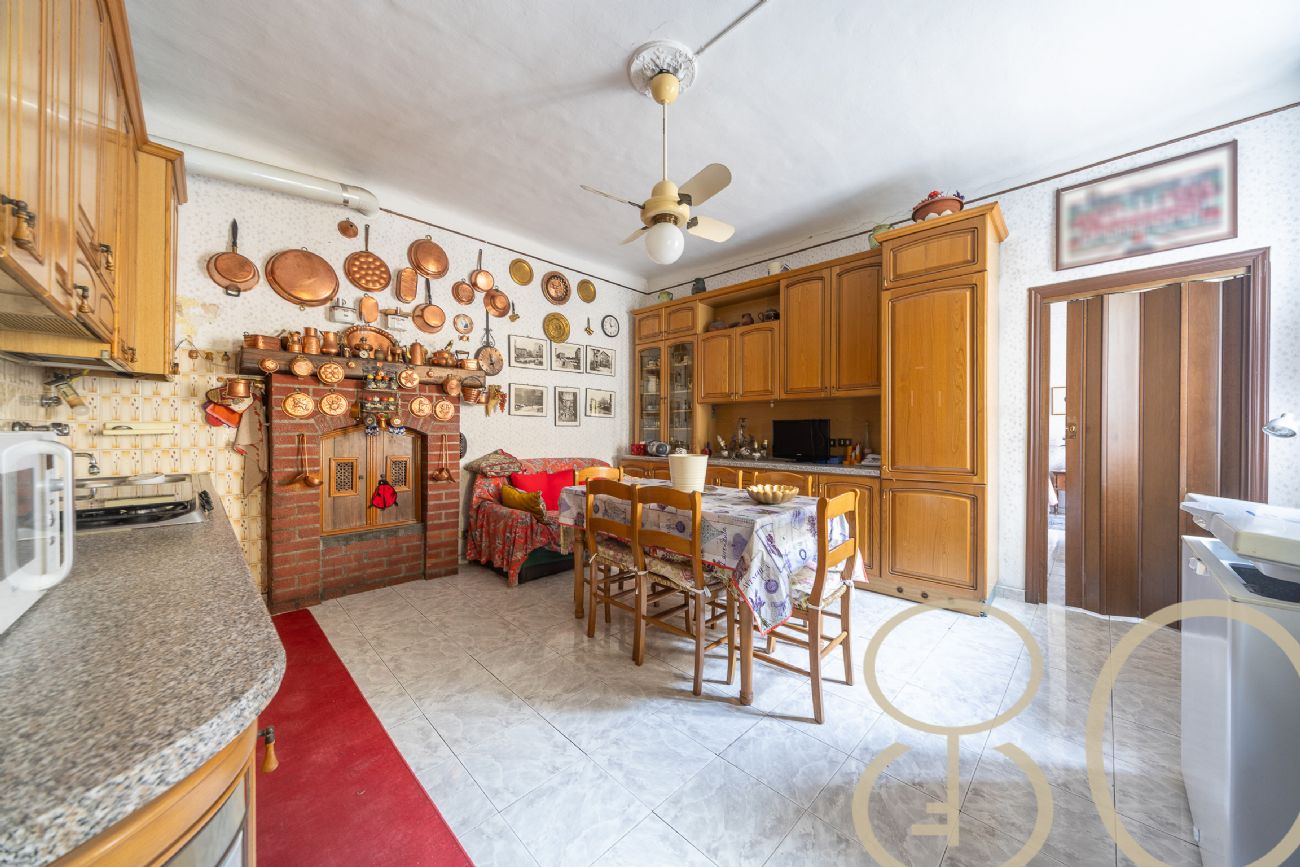 TRILOCALE CON BALCONE CORSO SAN GOTTARDO