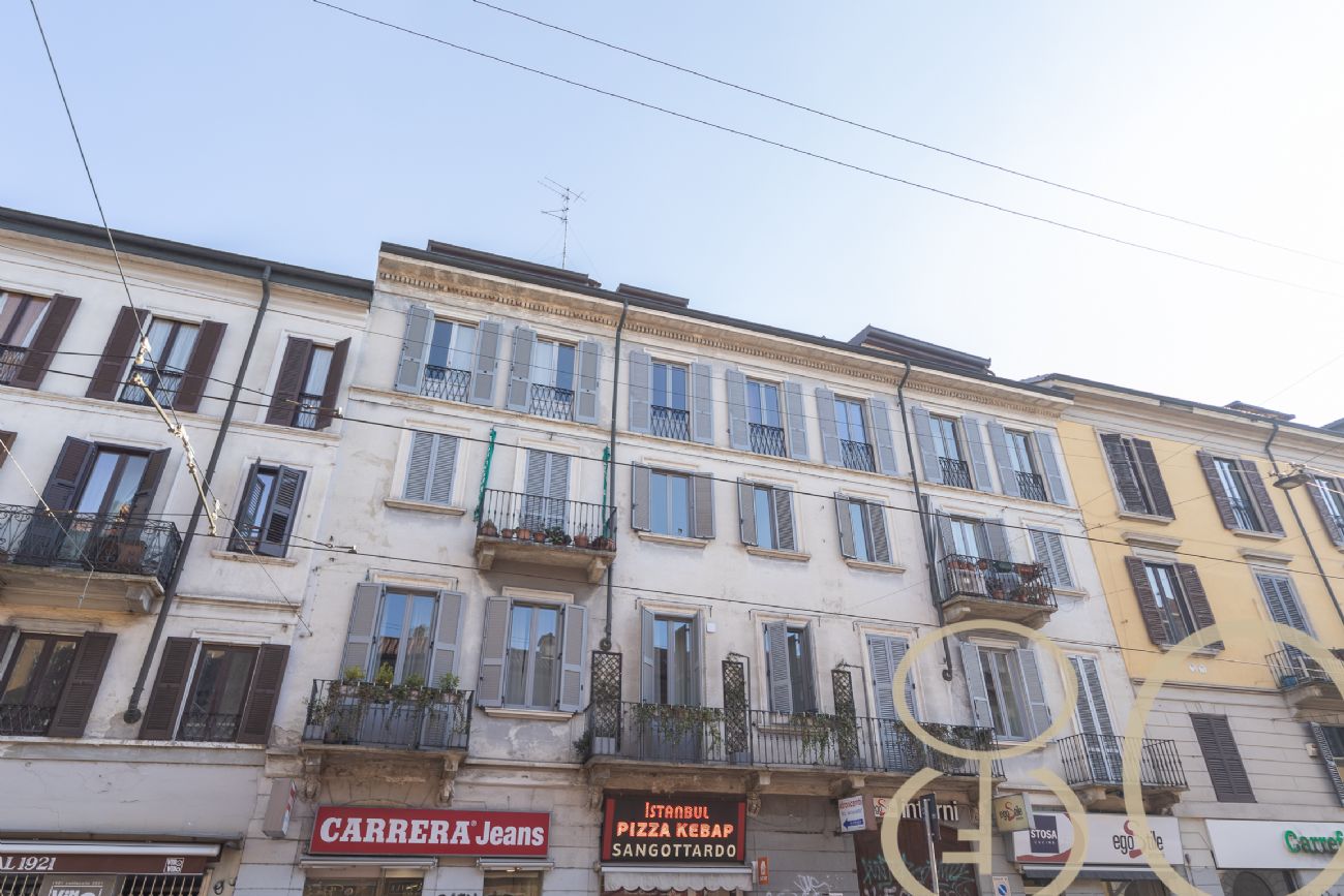 TRILOCALE CON BALCONE CORSO SAN GOTTARDO