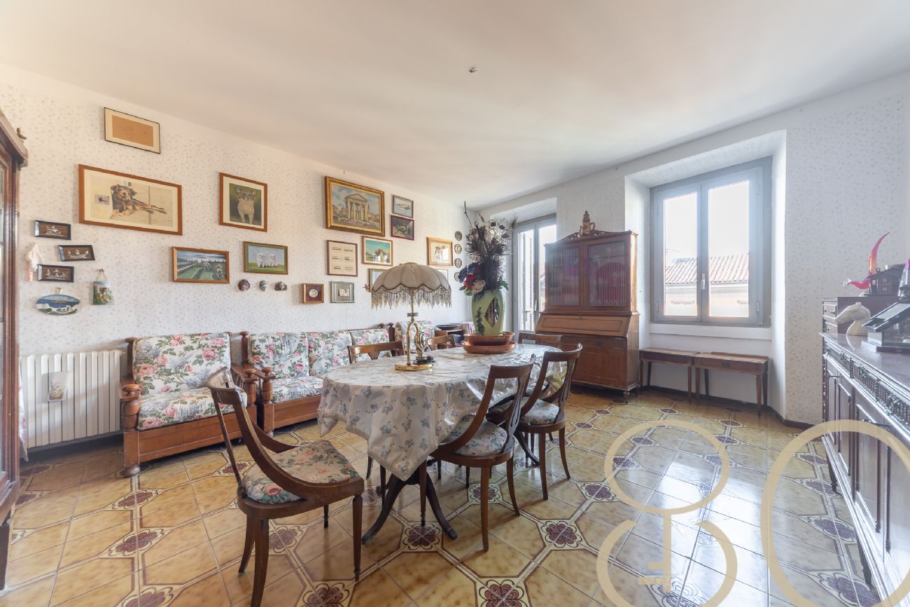TRILOCALE CON BALCONE CORSO SAN GOTTARDO