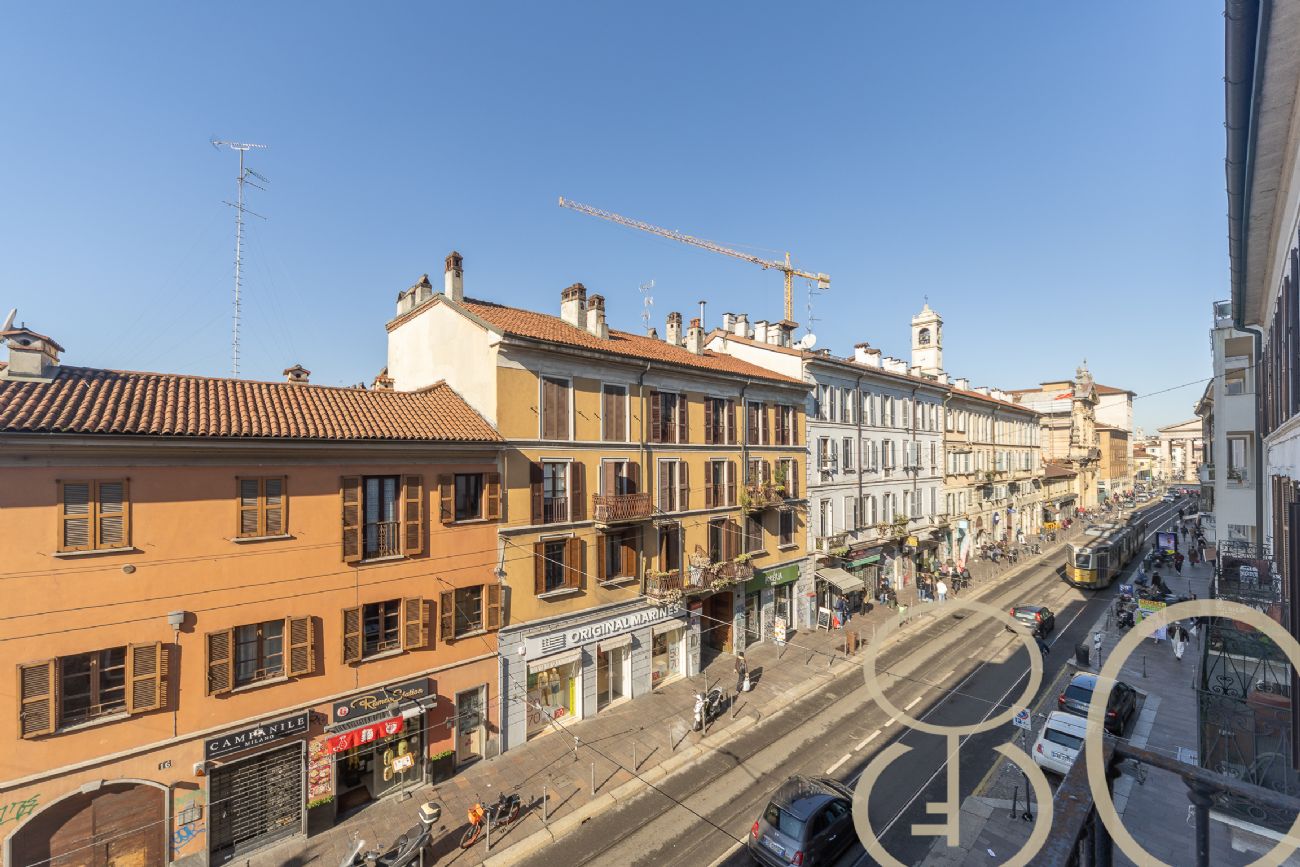 TRILOCALE CON BALCONE CORSO SAN GOTTARDO