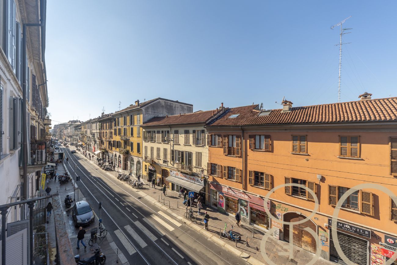 TRILOCALE CON BALCONE CORSO SAN GOTTARDO