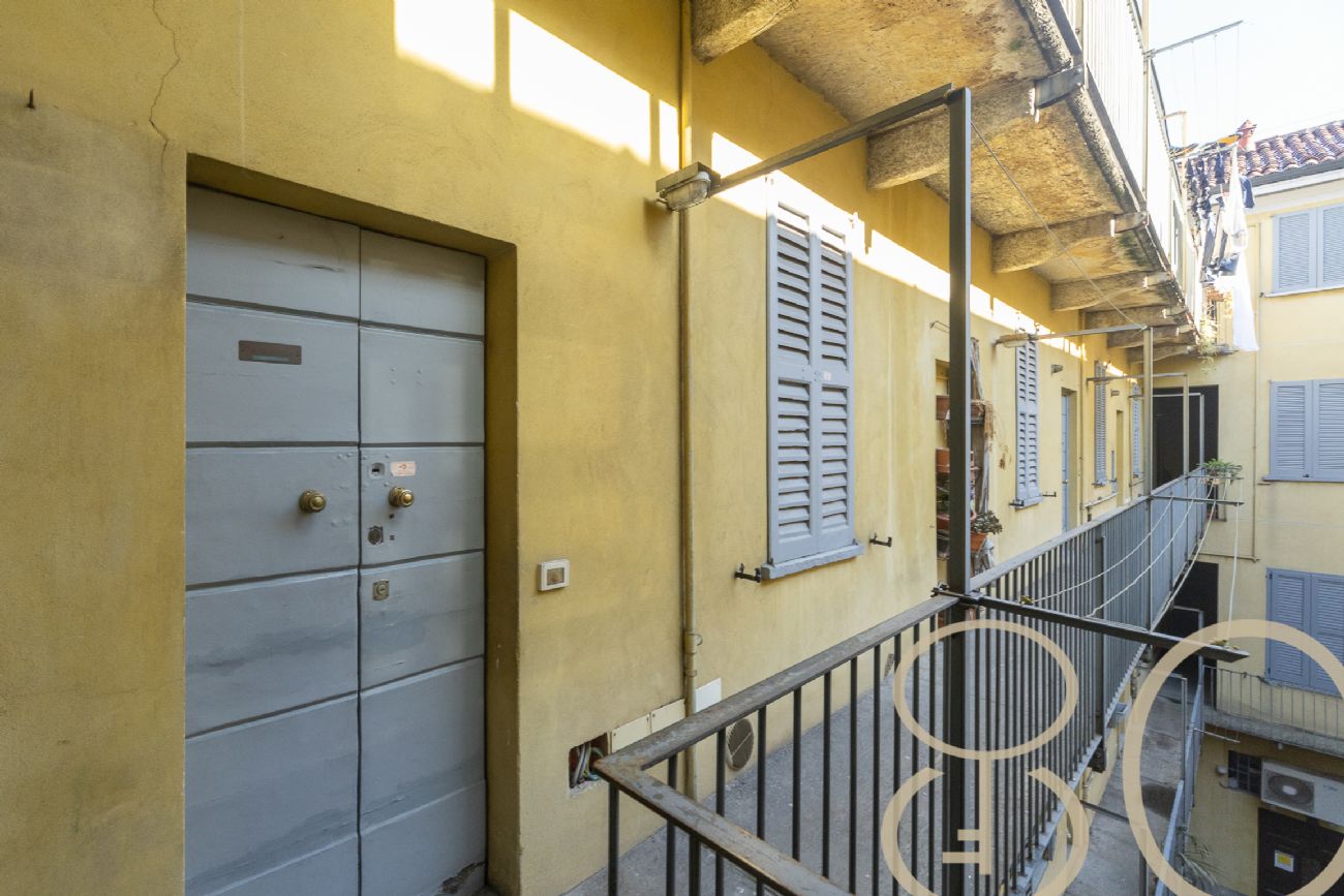 TRILOCALE CON BALCONE CORSO SAN GOTTARDO