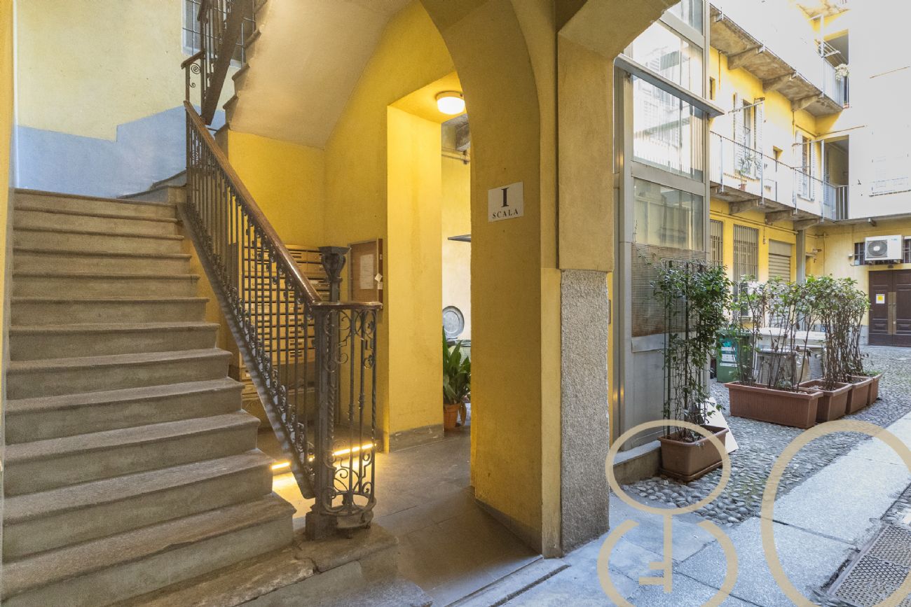 TRILOCALE CON BALCONE CORSO SAN GOTTARDO