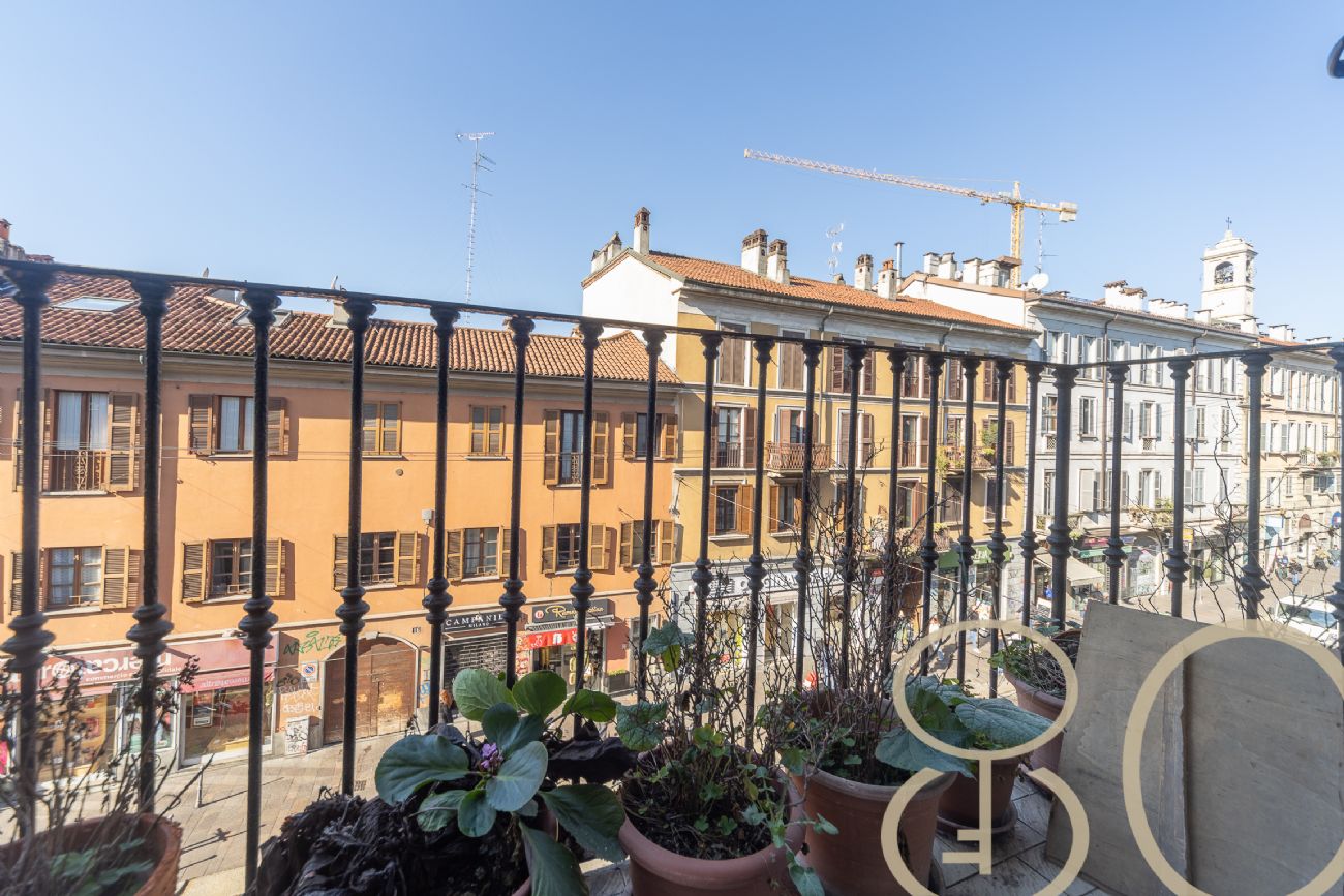TRILOCALE CON BALCONE CORSO SAN GOTTARDO