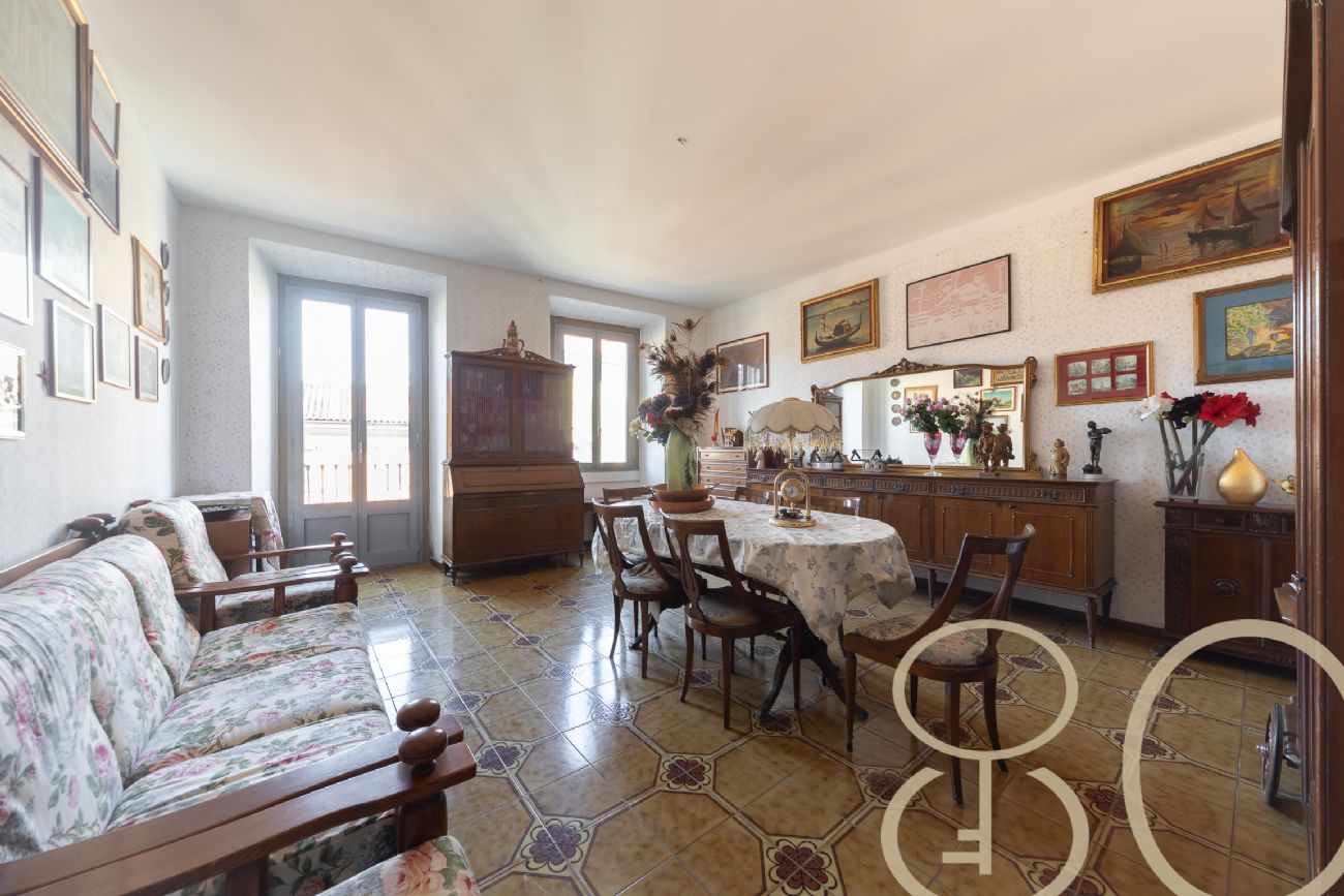 TRILOCALE CON BALCONE CORSO SAN GOTTARDO