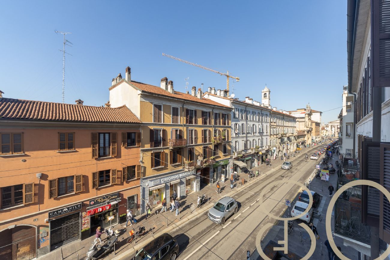 TRILOCALE CON BALCONE CORSO SAN GOTTARDO