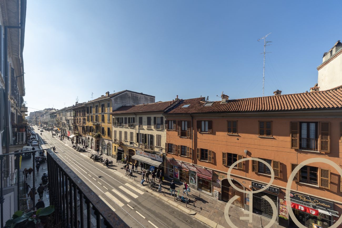 TRILOCALE CON BALCONE CORSO SAN GOTTARDO