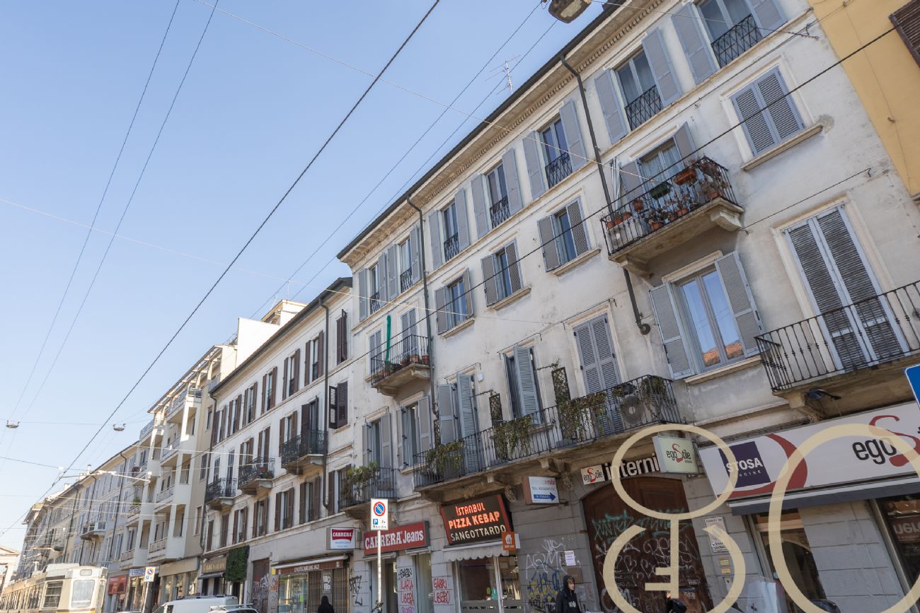 TRILOCALE CON BALCONE CORSO SAN GOTTARDO