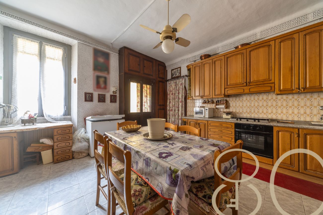TRILOCALE CON BALCONE CORSO SAN GOTTARDO