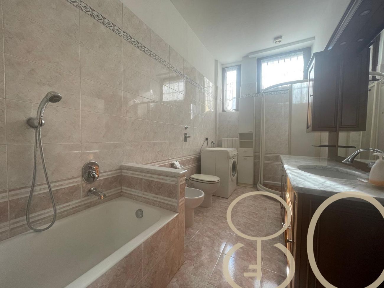 AMPIO TRILOCALE CON GIARDINO PRIVATO