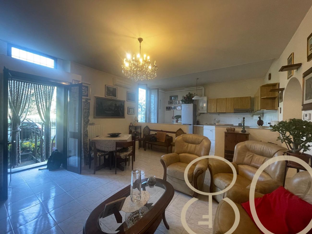 AMPIO TRILOCALE CON GIARDINO PRIVATO