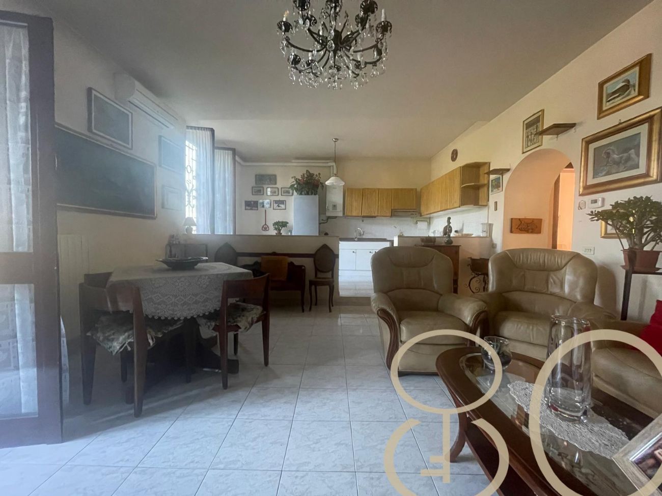 AMPIO TRILOCALE CON GIARDINO PRIVATO