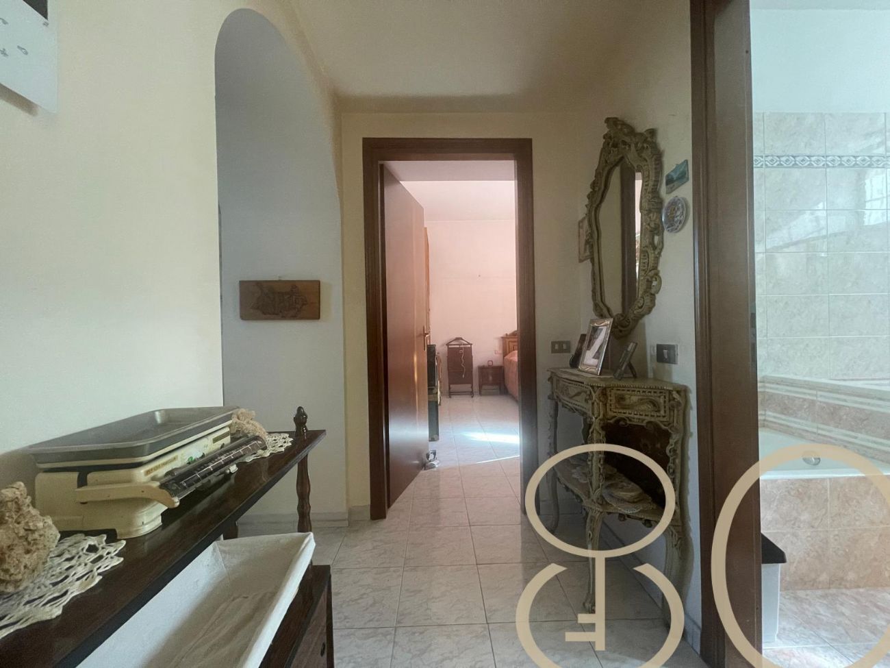 AMPIO TRILOCALE CON GIARDINO PRIVATO