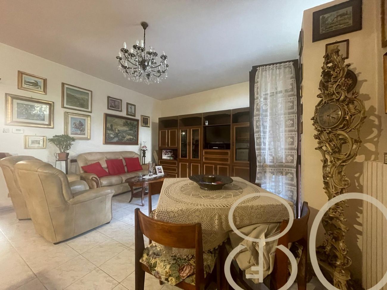 AMPIO TRILOCALE CON GIARDINO PRIVATO