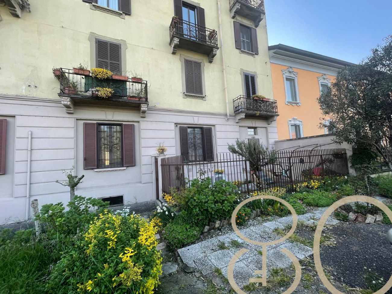 AMPIO TRILOCALE CON GIARDINO PRIVATO
