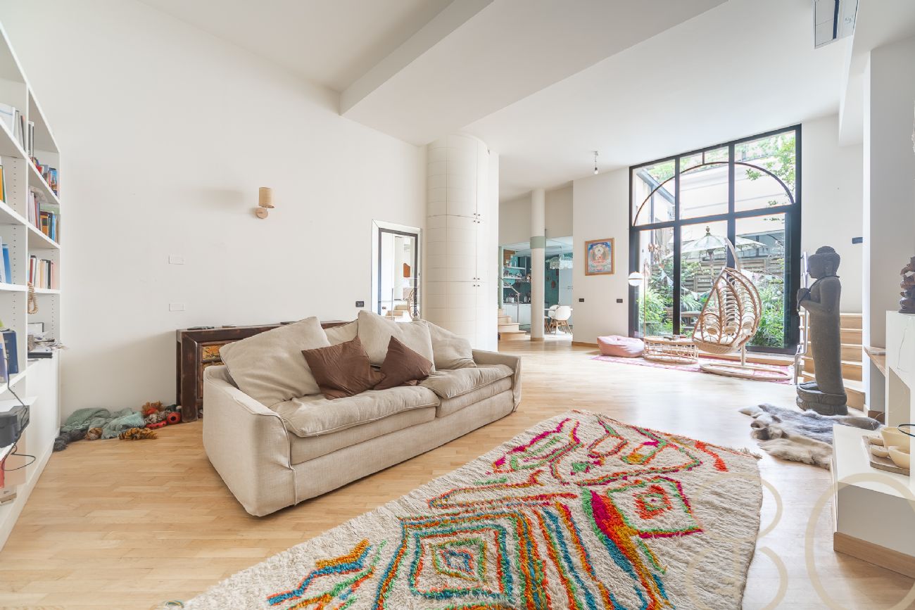 LOFT CON TRE CAMERE PATIO PRIVATO E BOX